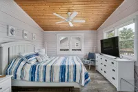 Finlandia: 3BR Avon cottage. Dog-friendly - steps from pristine beach! - 3-Star