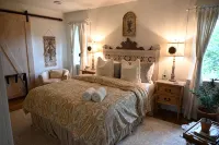 Scottland Yard Farm -Queen's Quarters - Boutique
