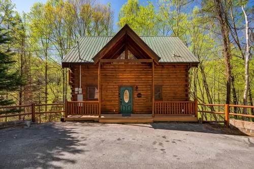 Central Location with Wooded Views and Hot tub - con encanto