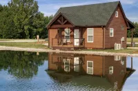 Cabin D by the Pond - King bed - Swimming Pool - Boutique