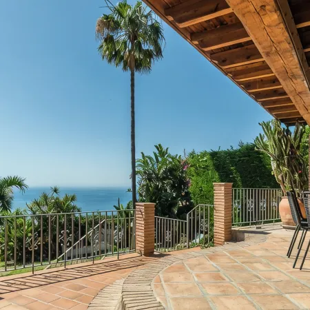Villa Miranda with private heated pool and fantastic views!