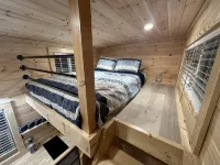 Lake Life Tiny House located on top of the water - Pool - 3 Kayaks - Beautiful! - Pools