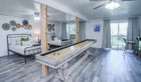 Turtle House-Pool Table-Shuffle Board-5 Bedrooms-Sleeps 12! - 4-Star