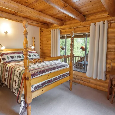 Cozy Log Cabin in Sundance Resort Neighborhood That Sleeps 20+