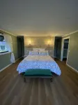 Q1 on Crestview, Adorable 1 Bedroom Farm Stay Cabin - บังกะโล