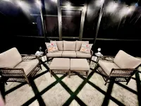 Paradise awaits! Heated pool, huge lanai, outdoor oasis close to downtown Naples - บังกะโล