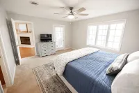 Spacious Condo on Kentucky Lake - Waterfront at Big Bear - Boutique