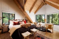 Modern Chalet w/Lakeview + Hot Tub -@TrinityHomeLA 4300+sq ft - Boutique