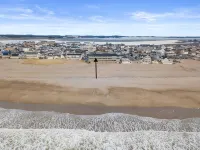 • Oceanside condo ON Hampton Beach • - 4-Star