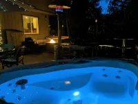 Exquisite 3-bedroom mountain home, steps to Lake Arrowhead Village and lakefront - Hot Tub