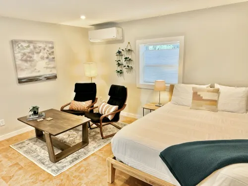 Private Studio Near Lake Tomahawk & Downtown Black Mountain - Apartments