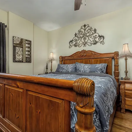 Amazing! 2 Bed Townhouse in the HEART of Dbq!