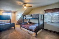 Beautiful Torreon Cabin Retreat in the Pines -20+ - バルコニー