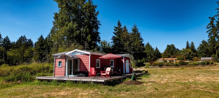 Peaceful Beachfront Cottage - Large Deck & Fire Pit - Gorgeous Views & Wildlife Hoteles en Condado de Kitsap