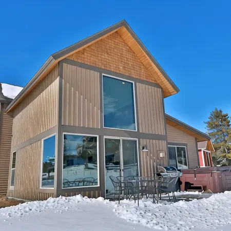 Have Fun/Relax in a Gorgeous Mountain Home, Well Equipped, Great Location
