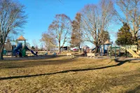 PRIVATE BEACH: A SLICE OF HEAVEN @ NIANTIC W/ 6 QUEENS 1 FULL BED - WiFi