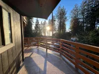 Surrounded by Redwoods with Ocean View & beach access - 4성급