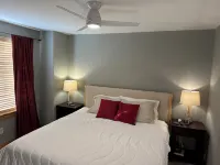 Perfect Location! - EV charger, downtown, shuttle, + private hot tub & garage! - バルコニー