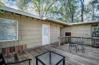 Relax in Shady Oaks Near Hospitals & Dining - 3-Star