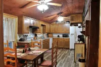 Rustic Retreat, a pre Civil War log cabin. - Chalets