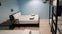 Dee-maak Hostel - Hostels