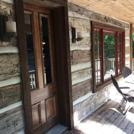 Cabin With Modern Kitchen, Fireplace, Porch! 20% weekly discount Feb-Apr!