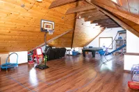 Large Luxury Family Home Near Five Colleges. The TOP short term rental in area! - 피트니스 시설