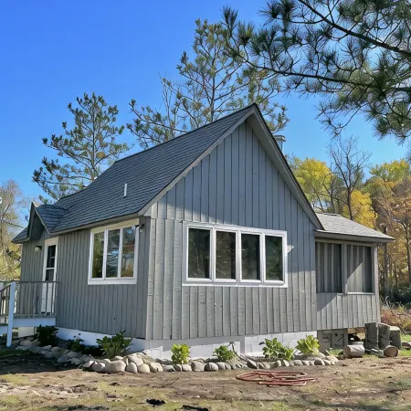 Cozy cabin 25ft off the water! Near shopping, Restaurants, Attractions & Golf!