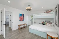 Flamingo! New! Steps to Beach! - Bungalows