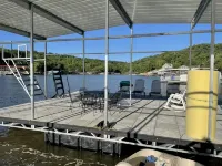 Osage Beach Lakefront Home. Lg. Dock, Patio, and a 5 Min Walk to Backwater Jacks - Wifi