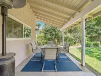 Hot Tub, Game Room - 3 Bed: 2 Bath near Fig Garden Loop! - Holiday bungalows