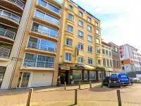 Hotel Pacific Hotel dekat Pantai Ostend