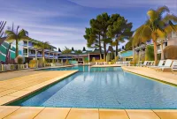 Howard Johnson by Wyndham Carilo Convention Center - Pools