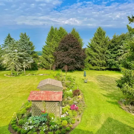 Step Inside a Magazine! Upscale Farmhouse on 3 acres. Hot Tub,Bocce Ball,Gardens