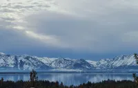 Luxury Tahoe Townhome. Panoramic Lake & Mountain Views. Sleeps Six. - Kitchens