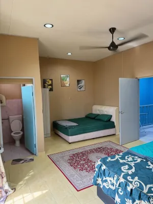 Al-Ikhlas Homestay - parking