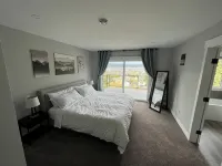 Stunning Ocean Views and a Short Stroll to Downtown - 무료 와이파이