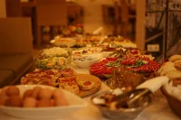 Hotel Emen - Breakfast