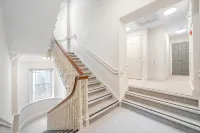 Modern Comfort in a Classic Bath Setting - VAT Q - Apartments