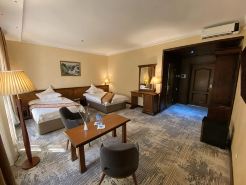 Karvon-Saroy Hotel
