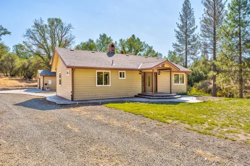 Cozy Creek Cabin: 7 Private Acres Near Yosemite - Chalets