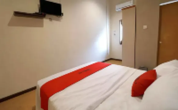 RedDoorz Plus Near Universitas Sumatera Utara