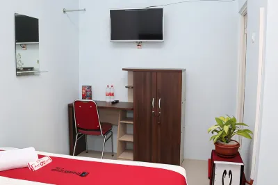 RedDoorz Syariah Near Suncity Mall Madiun Hotels in Taman