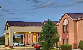 Days Inn & Suites by Wyndham Louisville SW