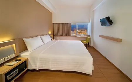 Whiz Prime Hotel Megamas Manado Отели в г. Манадо