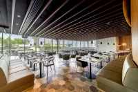 فايڤ قرية جميرا Hotels near Near massage