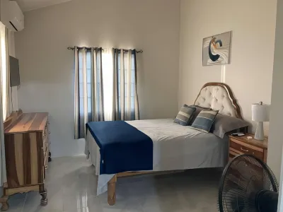 Immaculate 2-Bed House in Discovery Bay Hotels near Puerto Seco Beach Park Main Entrance