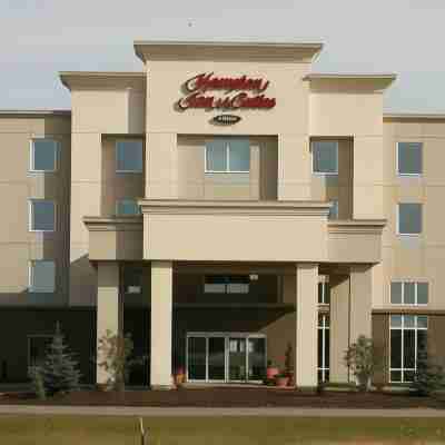 Hampton Inn & Suites by Hilton Red Deer Hotel Exterior