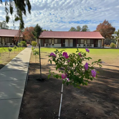Outback Quarters Motel Hay and Restaurant