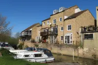 River Courtyard Apartment in the Heart of